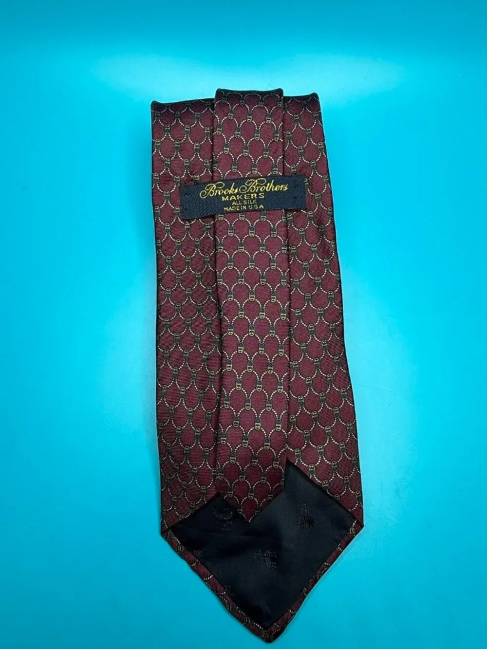 Brooks Brothers 100% Silk Tie Maroon Chain Link Wave Pattern USA Made